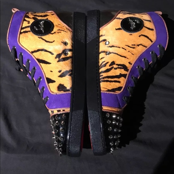 Comment size below up to a size 15 - Picture 1 of 4